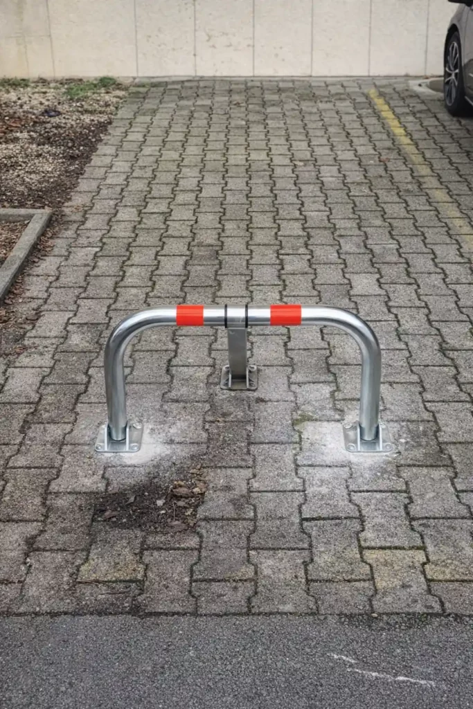 Installation d'une barrière anti-stationnement par un serrurier à neuchâtel