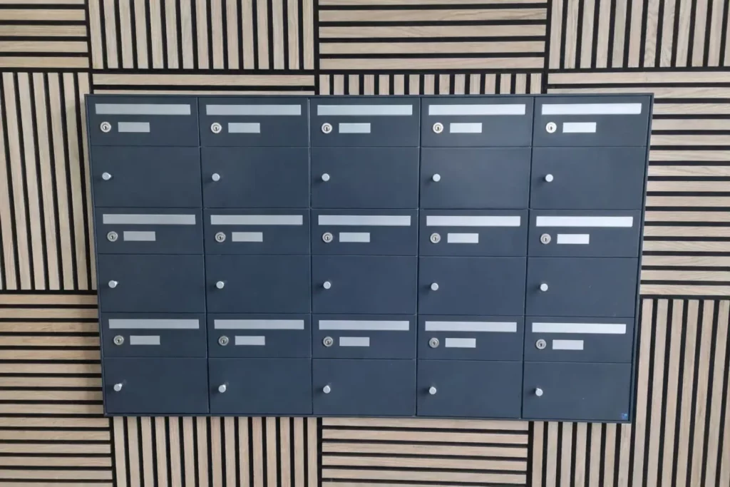 Pose de boîtes aux lettres semi-encastrées par un serrurier à neuchâtel