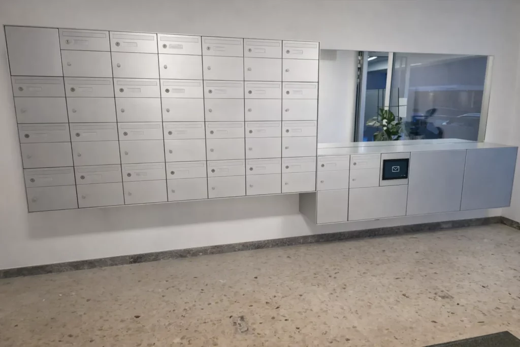 Présentation de l'installation de boîtes aux lettres standard et connectées, intervention faîte par un serrurier à Neuchâtel