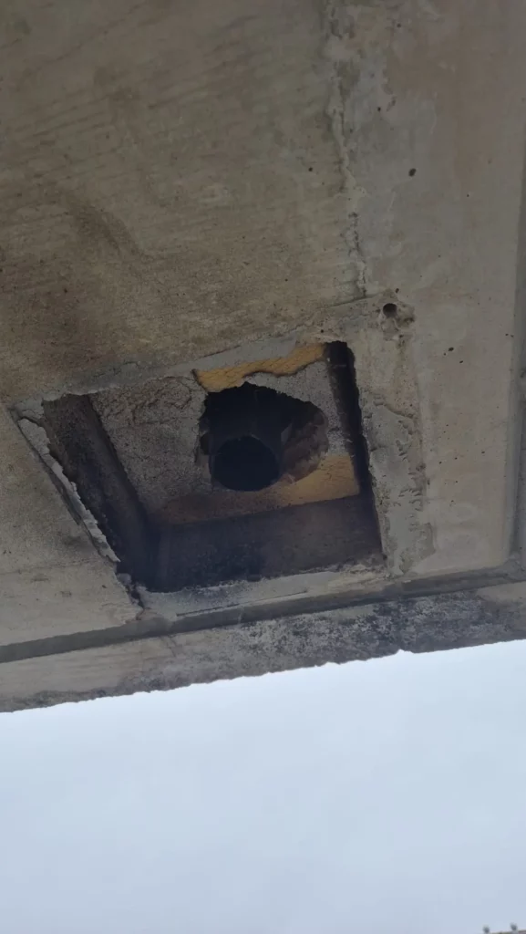 Réparation d'une descente d'eau endommagé - Serrurerie Neuchâtel