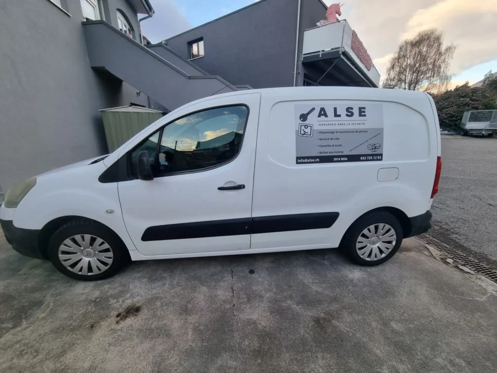 Photo du véhicule d'entreprise Serrurier à Neuchâtel pour intervention et dépannage
